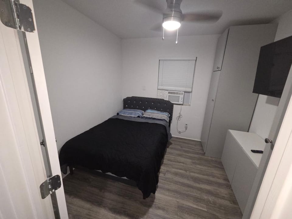 Extraordinary Tiny House, Beautiful neighborhood Apartment in Cypress