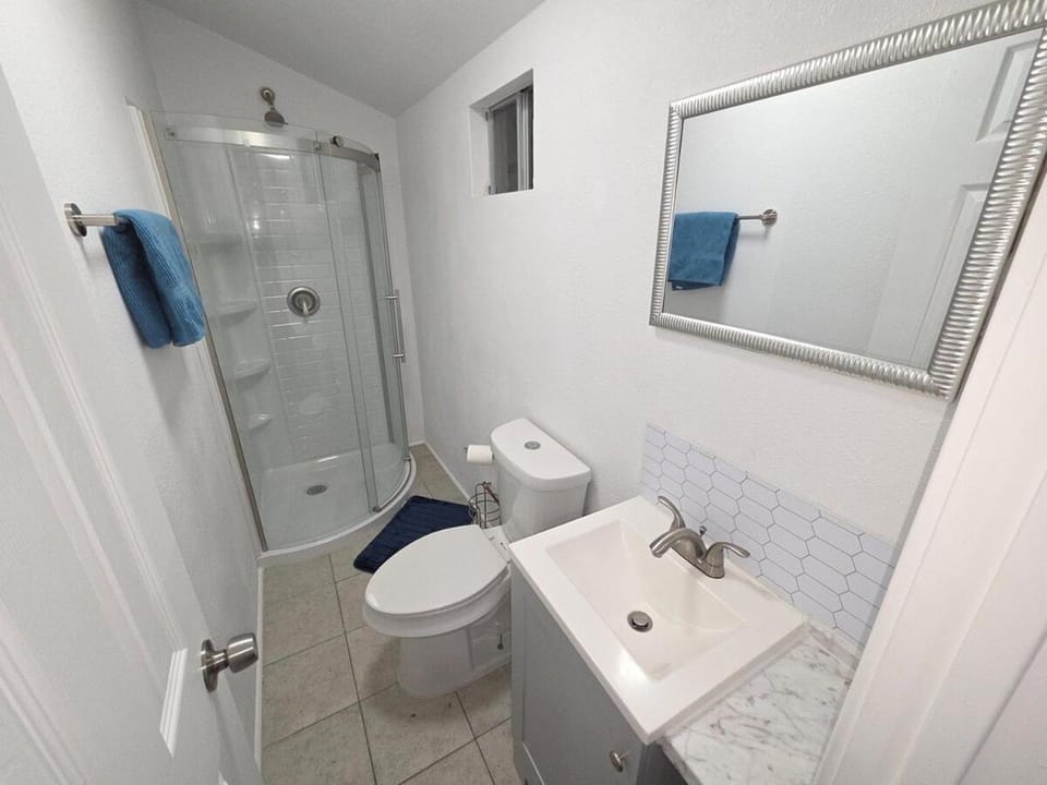 Extraordinary Tiny House, Beautiful neighborhood Apartment in Cypress
