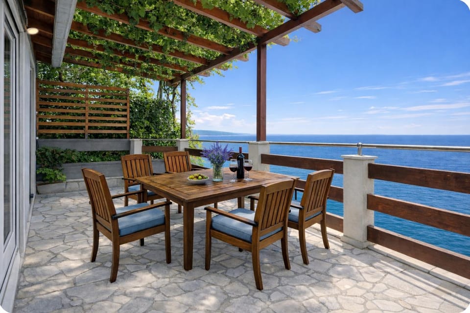 Love intimate nest on the beach for 2, free parking at the house Apartment in Split-Dalmatia County