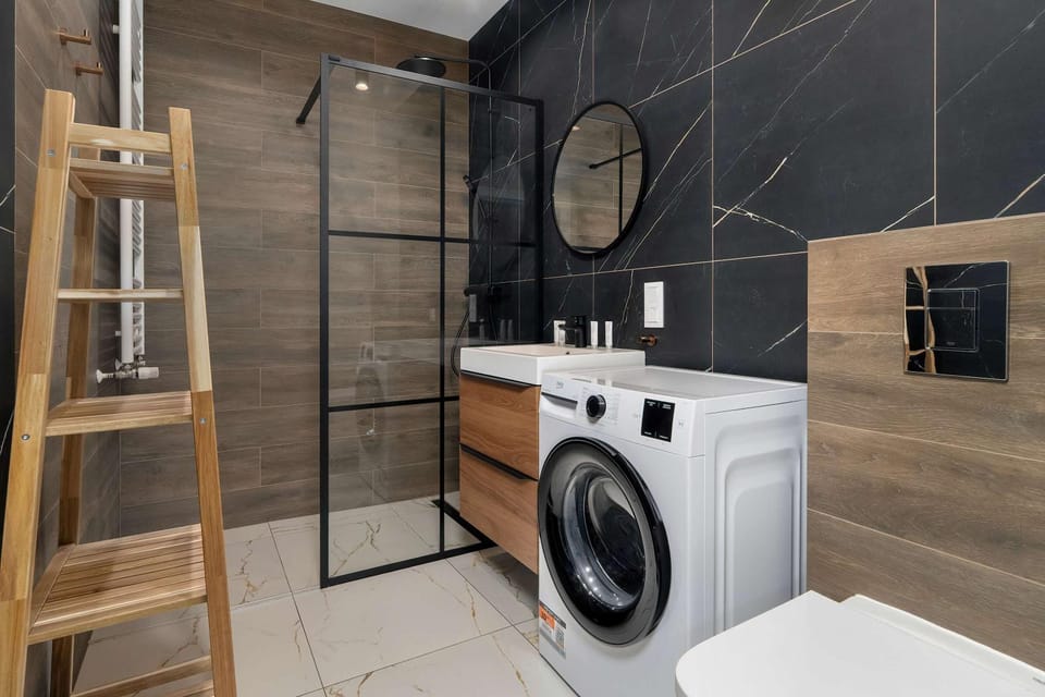 Kitchen or kitchenette, washing machine
