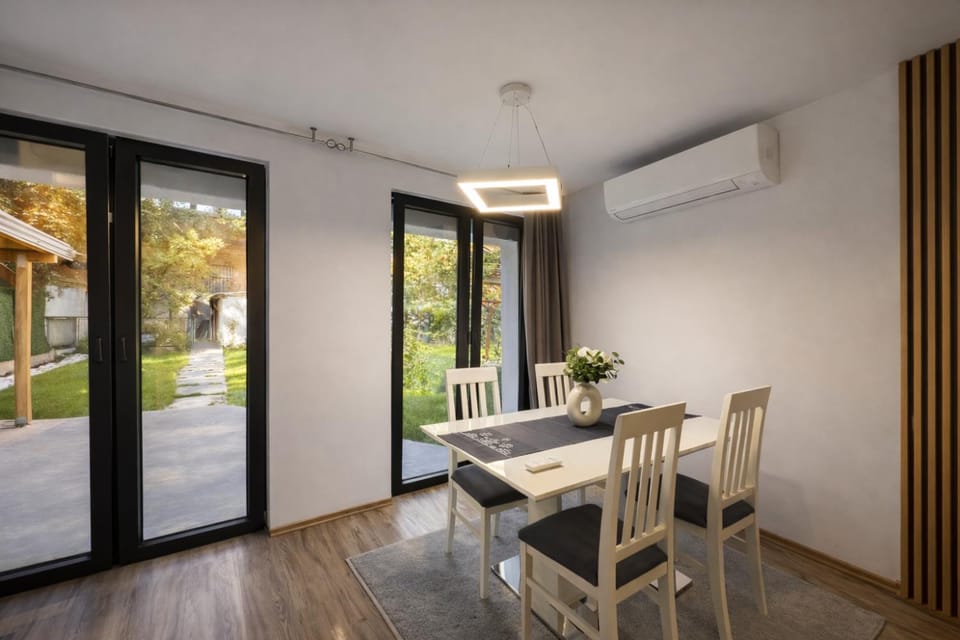 Dining area, Garden view