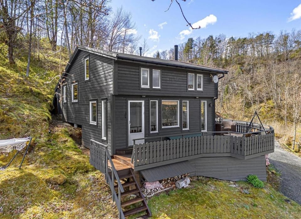 Look at this view! 3 BR house overlooking Hardangerfjorden House in Vestland
