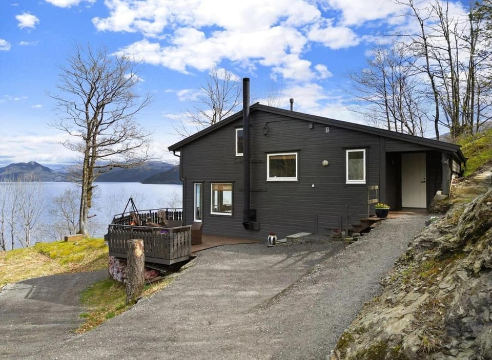 Look at this view! 3 BR house overlooking Hardangerfjorden House in Vestland