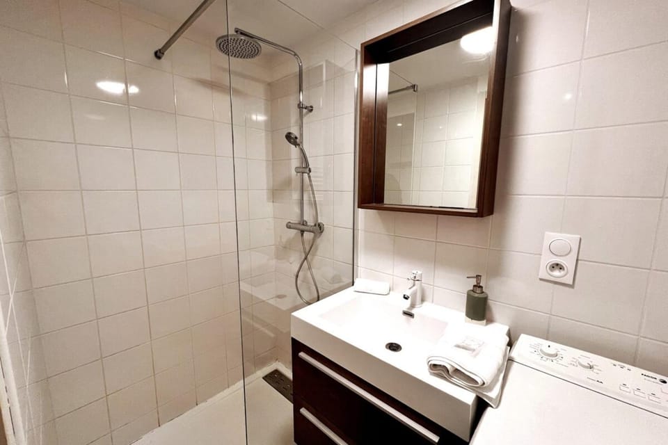 Shower, Bathroom, towels