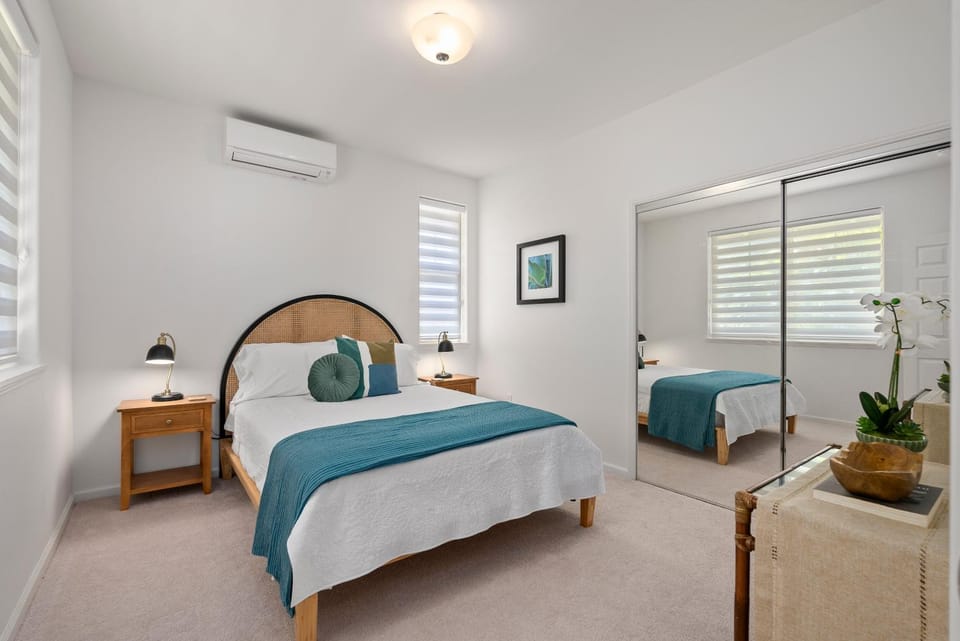 Bed, Bedroom, air conditioner