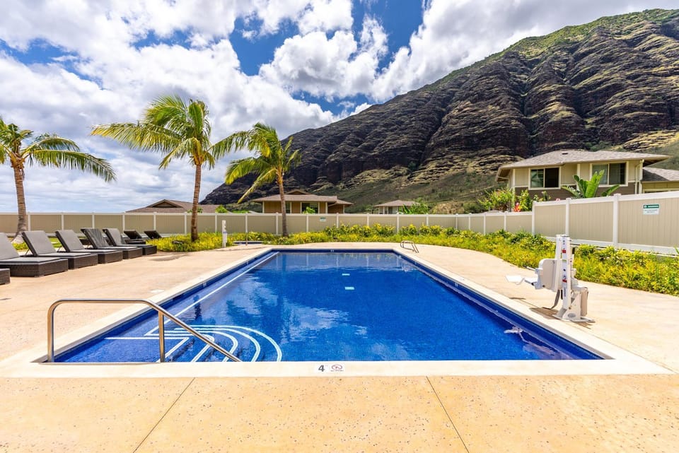 Mountain view, Pool view, Swimming pool, Swimming pool, sunbed