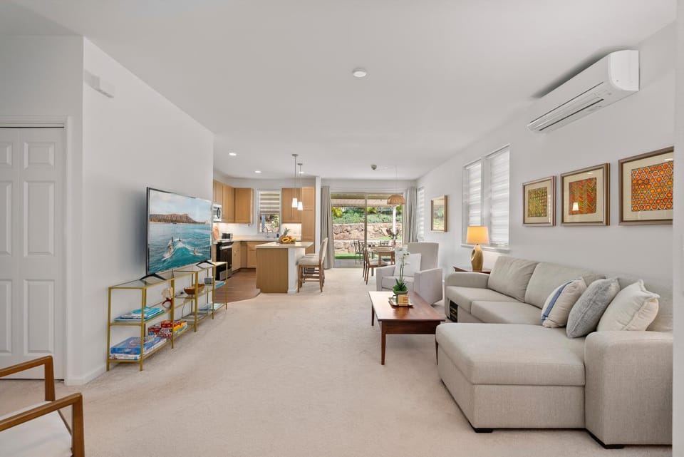 TV and multimedia, Living room, Decorative detail, Seating area, air conditioner