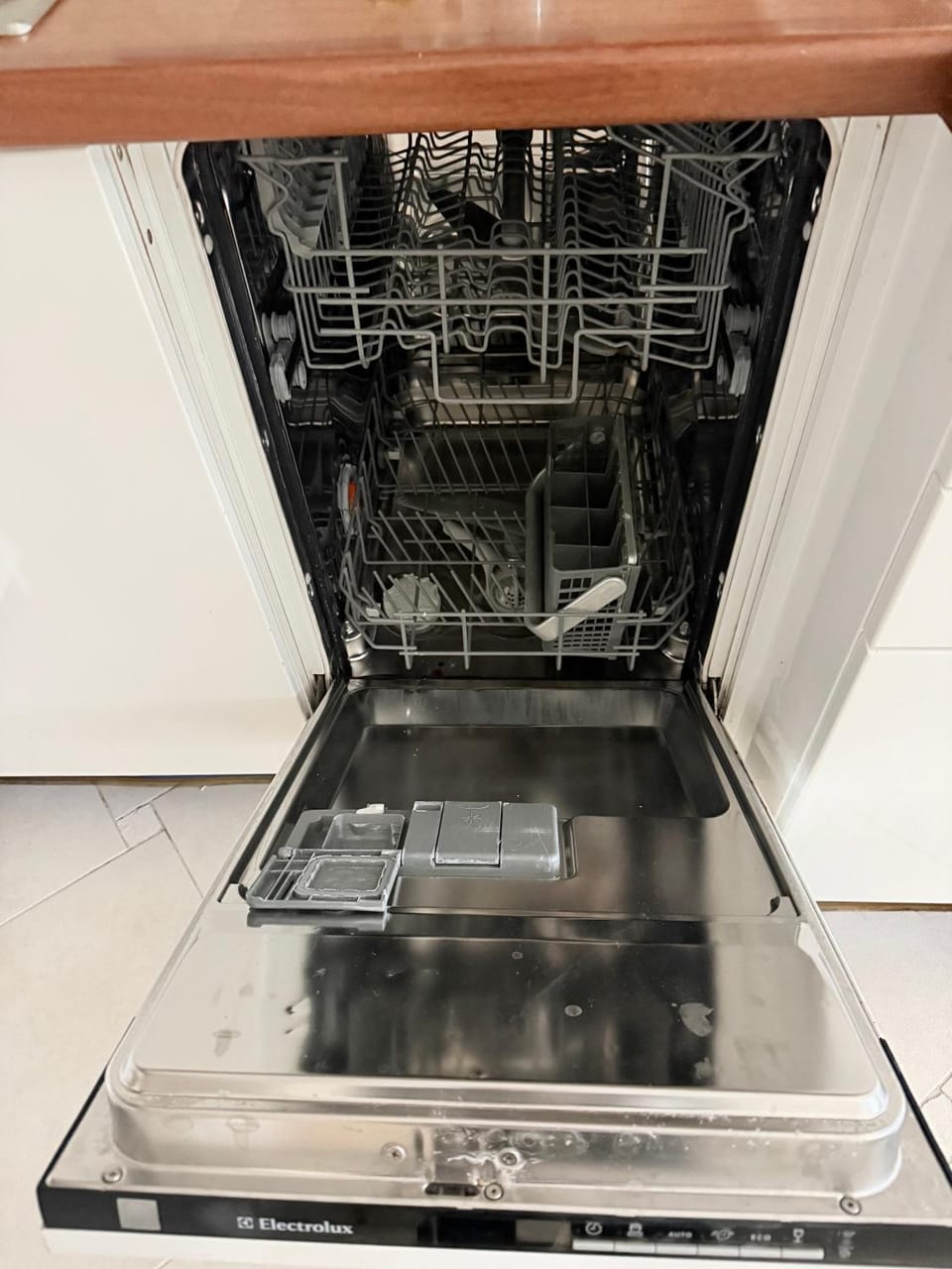 Kitchen or kitchenette, dishwasher