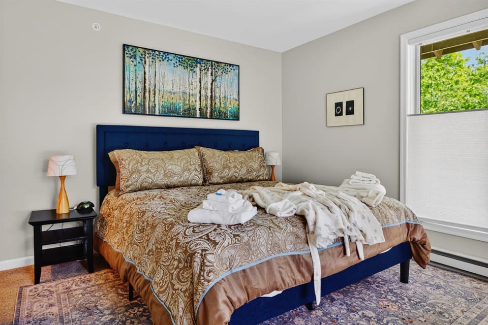 Golf Access Summer - Escape Wintergreen Resort - 3BR3BA, Pets OK & Sleeps 12 Apartment in Nelson County