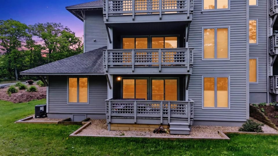 Golf Access Summer - Escape Wintergreen Resort - 3BR3BA, Pets OK & Sleeps 12 Apartment in Nelson County