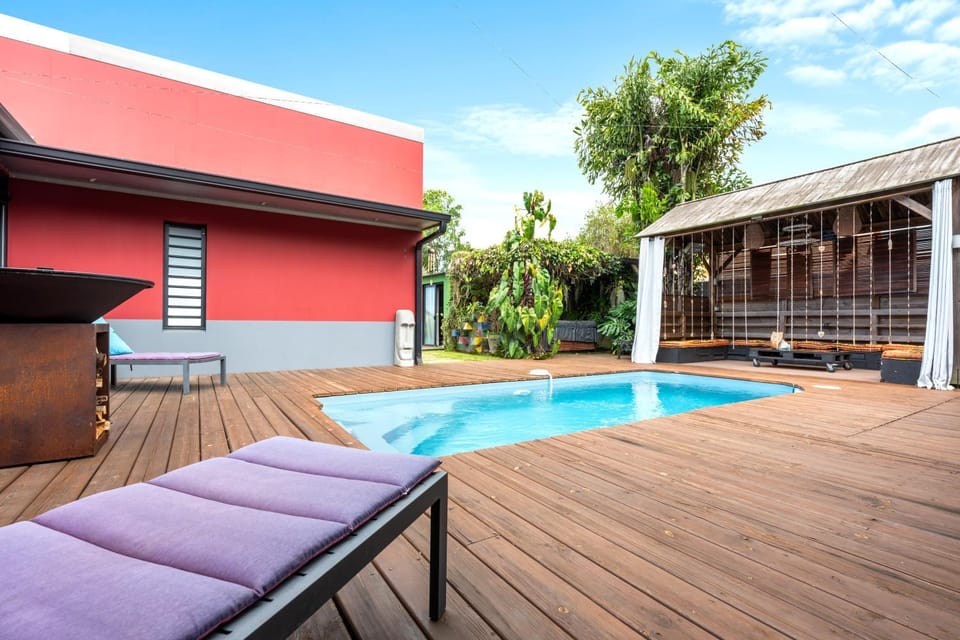 Swimming pool, sunbed