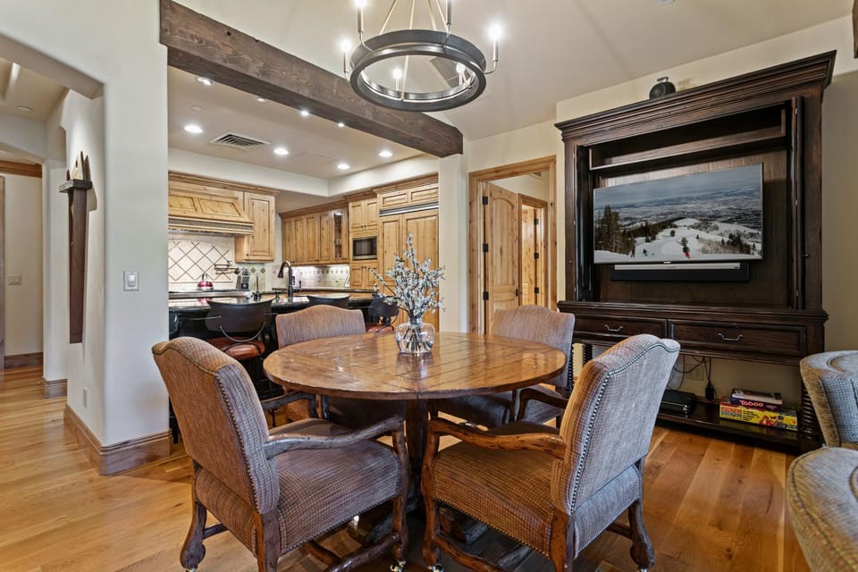Ski-In Ski-Out Deer Valley Escape condo Apartment in Park City
