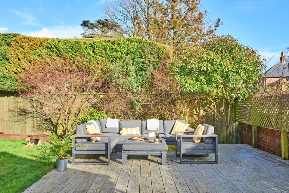Patio, Spring, Day, Garden, Seating area, Garden view
