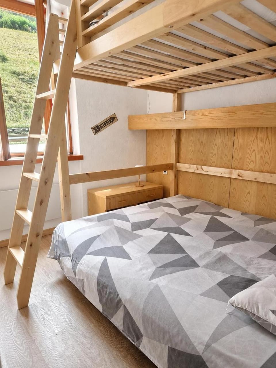 Bed, Photo of the whole room, Bedroom, bunk bed