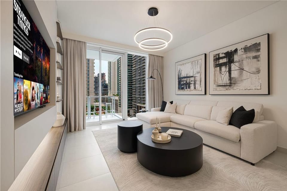 Beachfront 2BR Marina & Beach Views Apartment in Dubai