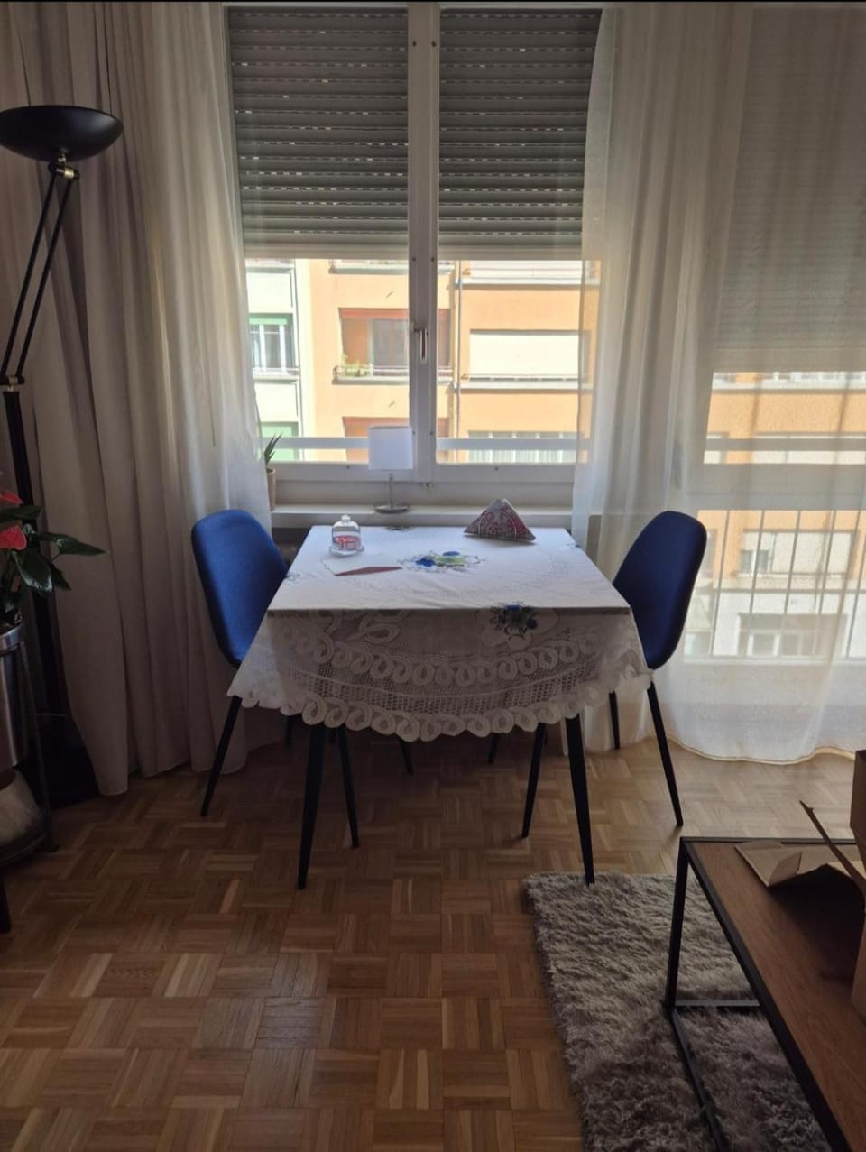 Studio en centre Ville, côté de la Gare de Champel et d l'Hopital Apartment in Geneva