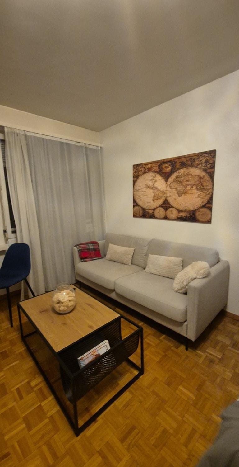 Studio en centre Ville, côté de la Gare de Champel et d l'Hopital Apartment in Geneva