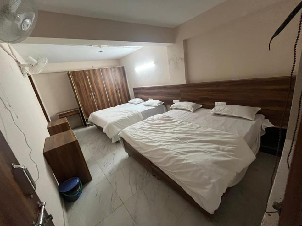 Raunak residency Hotel in Noida