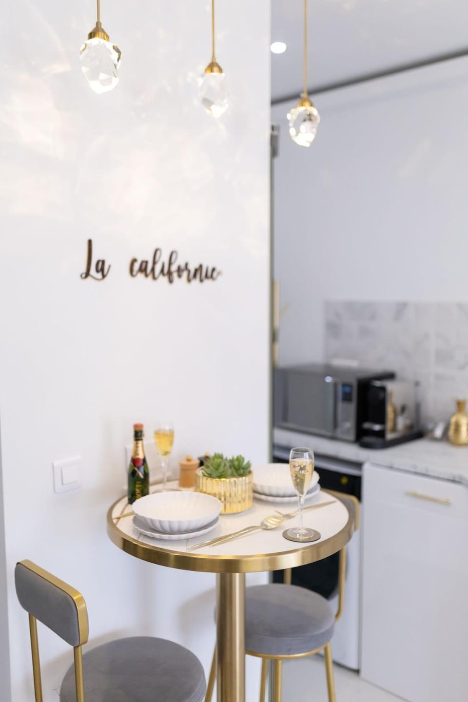 Kitchen or kitchenette, Dining area