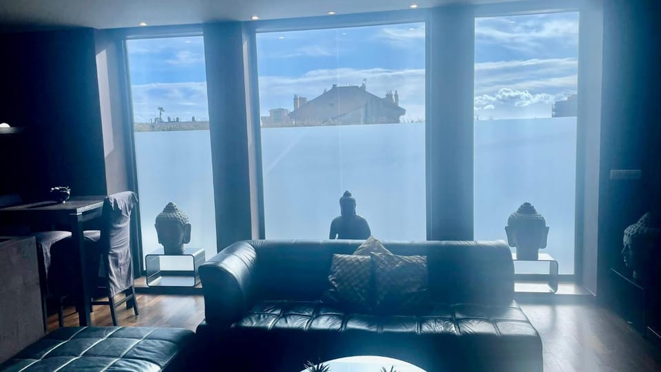Monaco Border Apartment Jacuzzi Sauna Terrace AC 4 Sleeps Apartment in Monaco