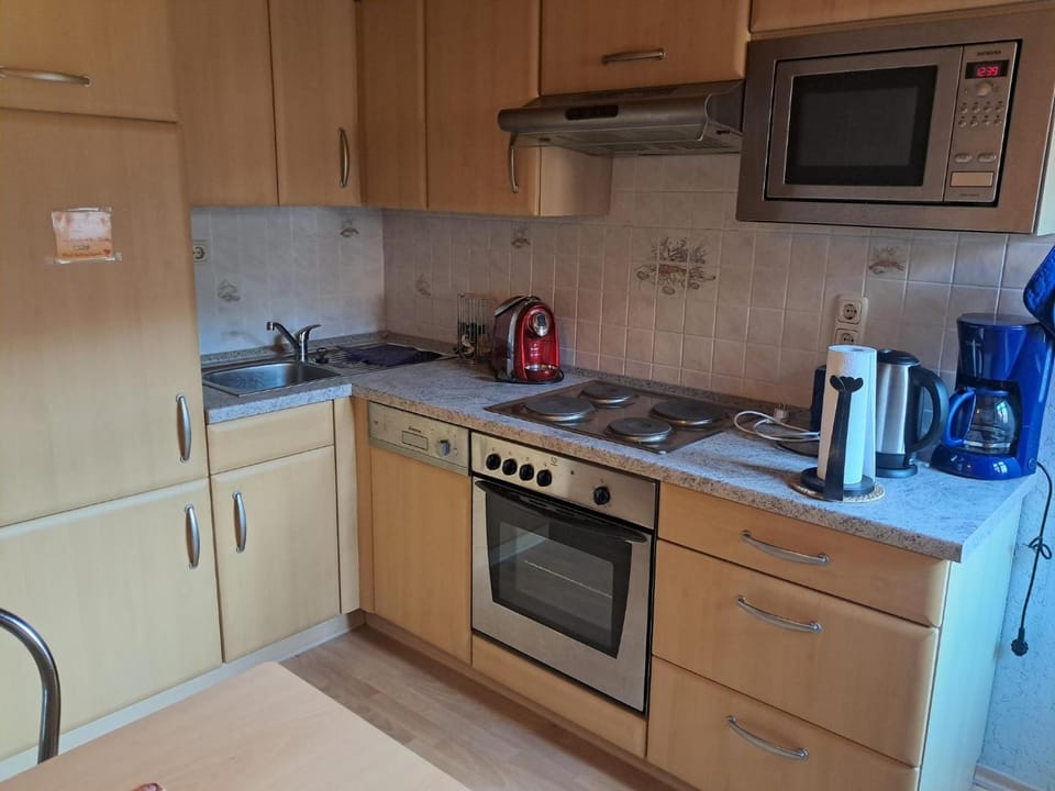 Photo of the whole room, kitchen