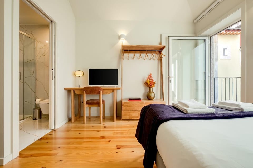 Luxury Style 5 with AC Downtown Porto near Metro Apartment in Porto