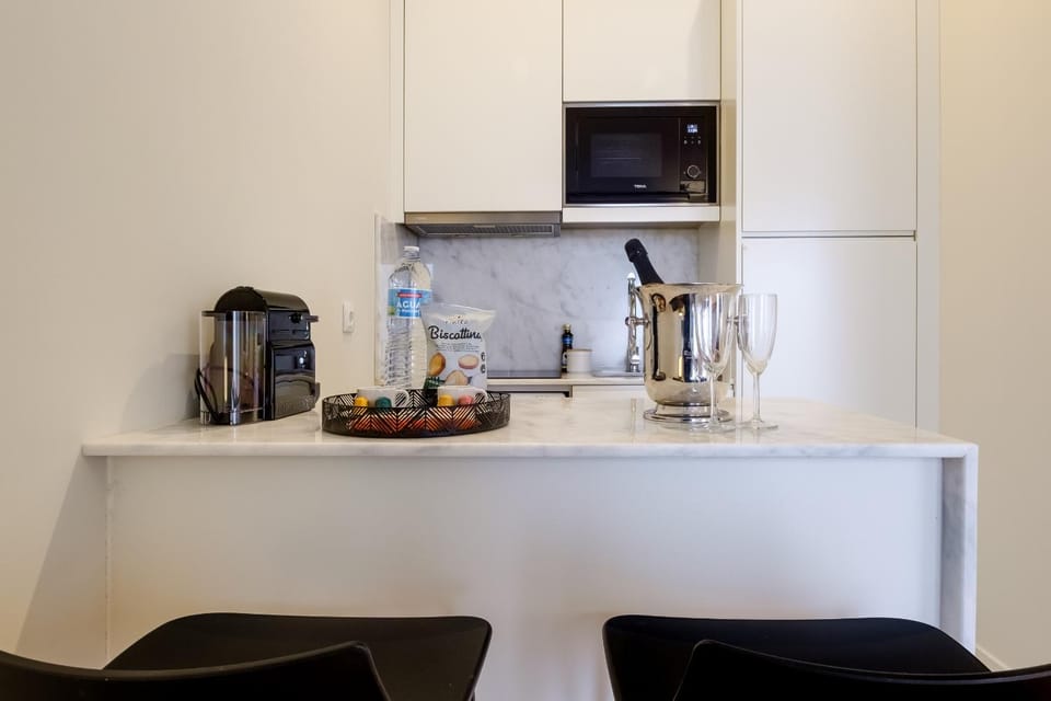 Luxury Style 5 with AC Downtown Porto near Metro Apartment in Porto
