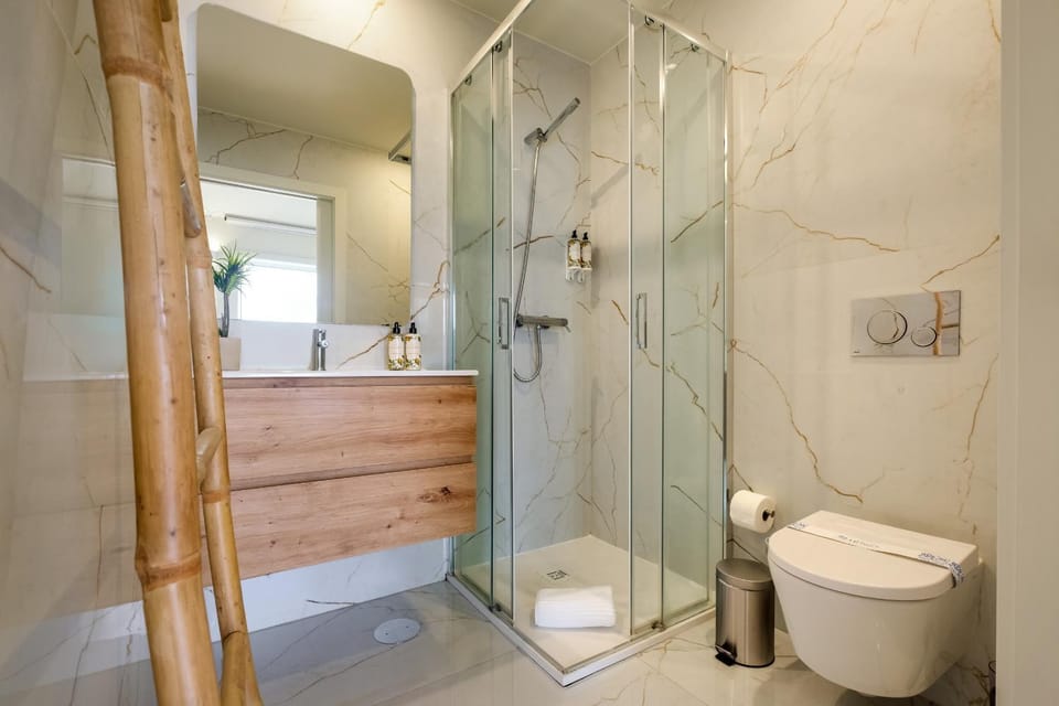 Luxury Style 5 with AC Downtown Porto near Metro Apartment in Porto