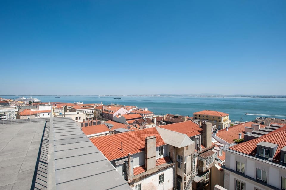 Balcony/Terrace, City view, River view