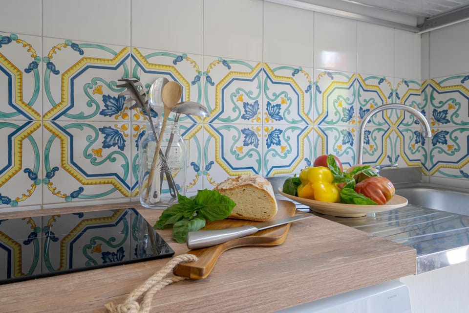 Kitchen or kitchenette, Food and drinks