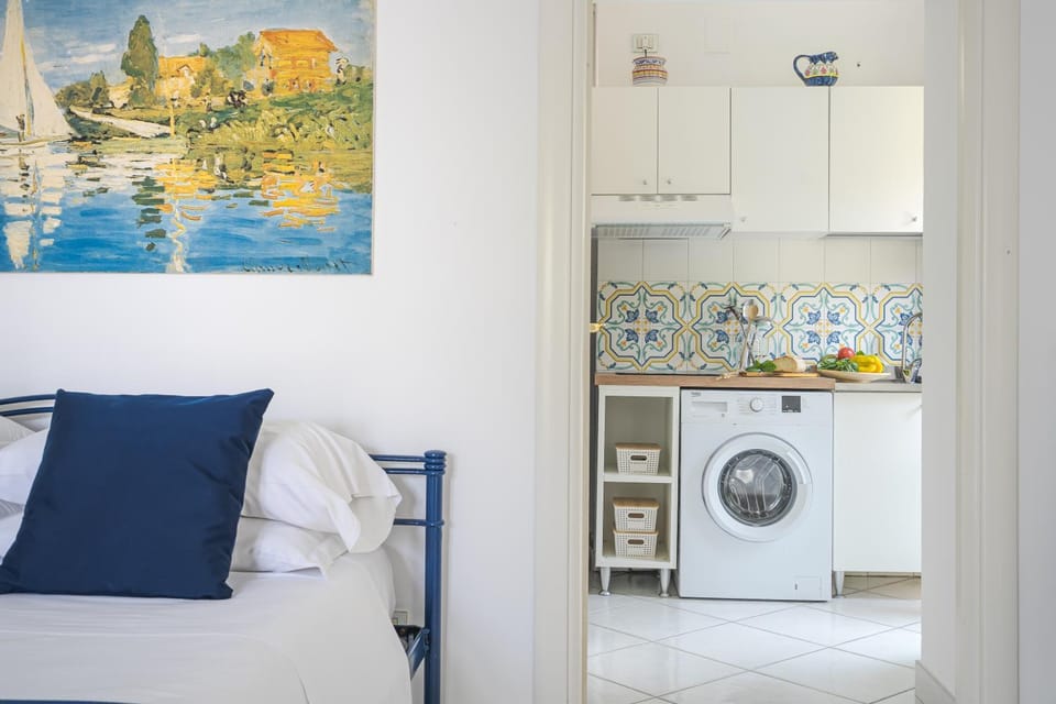 Bed, Bedroom, washing machine