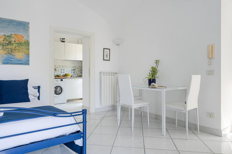 Bed, Seating area, Bedroom