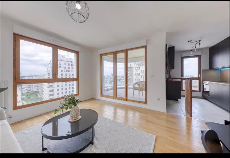 Eiffel Tower view Terrace, parking, RER on foot Apartment in Île-de-France