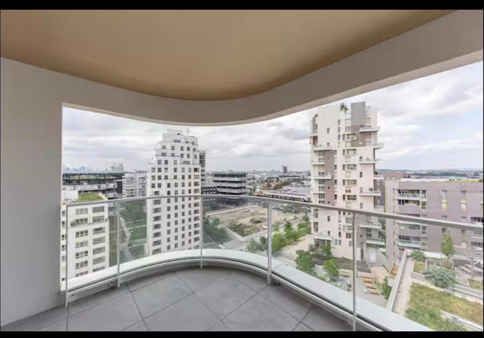 Eiffel Tower view Terrace, parking, RER on foot Apartment in Île-de-France