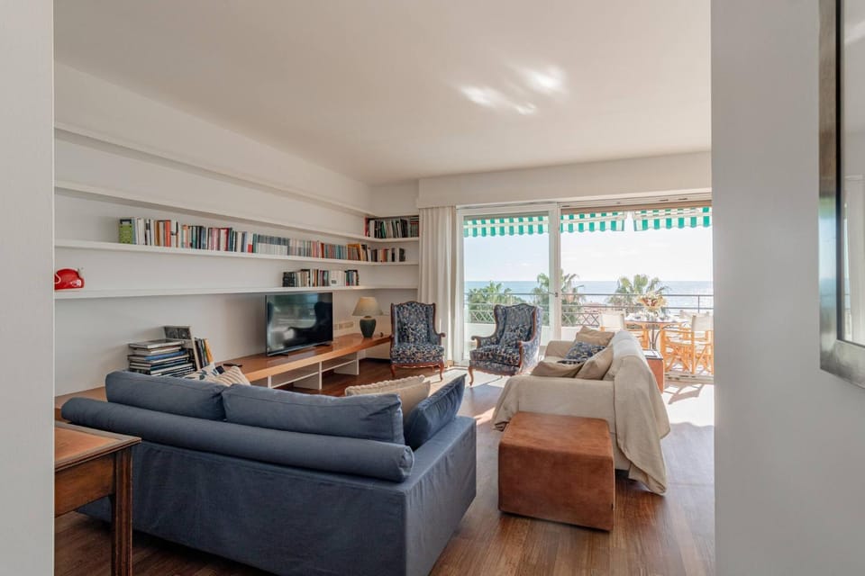 Communal lounge/ TV room, Living room