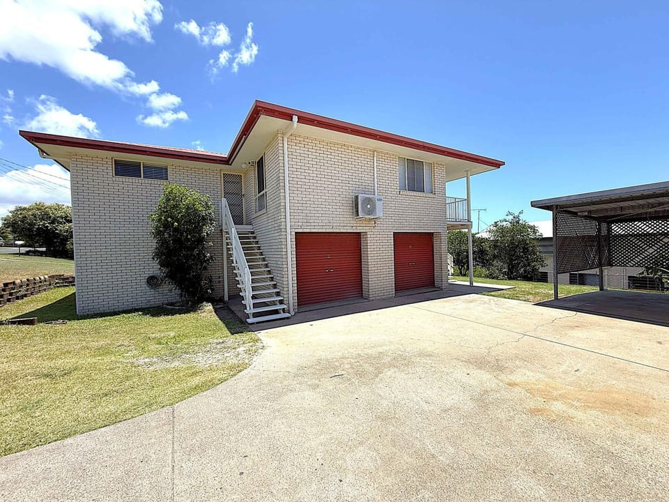 Coastal Comfort On Hillcrest - Hervey Bay House in Hervey Bay
