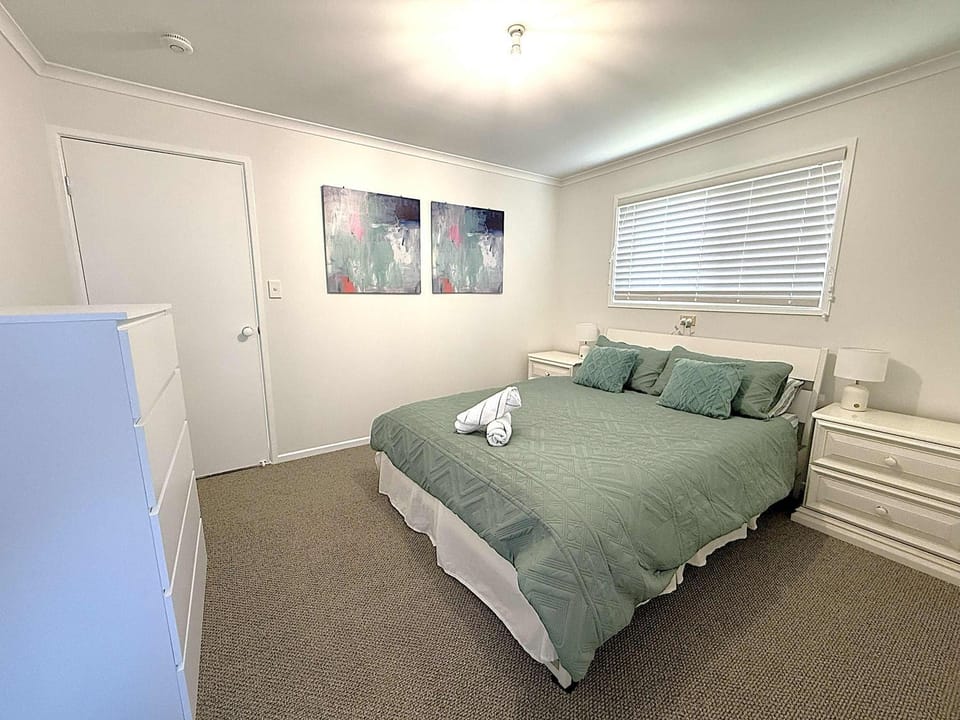 Coastal Comfort On Hillcrest - Hervey Bay House in Hervey Bay