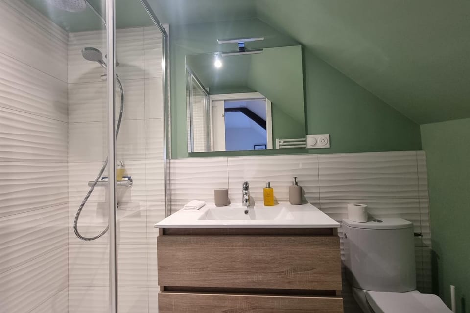 Le Bois Bleu 3rd Floor Elegance & Comfort in the Heart of Honfleur Apartment in Honfleur