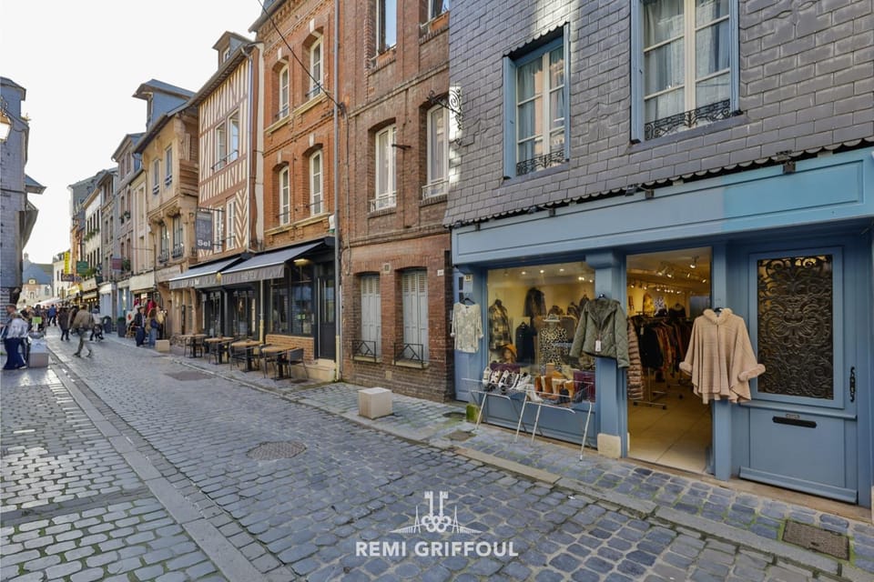 Le Bois Bleu 3rd Floor Elegance & Comfort in the Heart of Honfleur Apartment in Honfleur