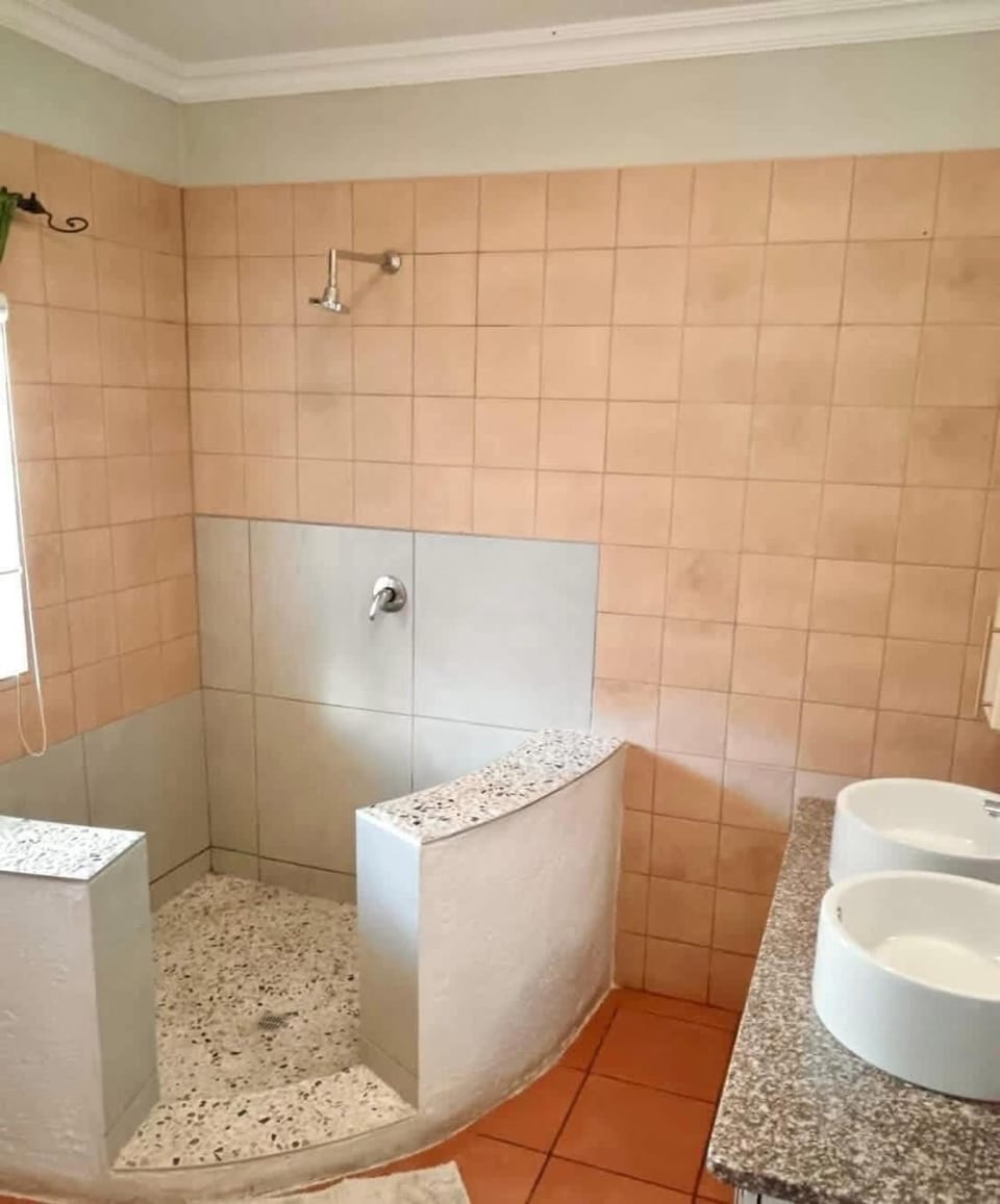 Menatwork contractors accommodation Apartment in South Africa