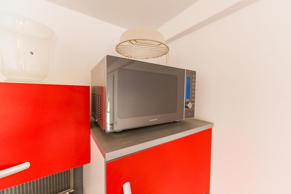 Kitchen or kitchenette, oven