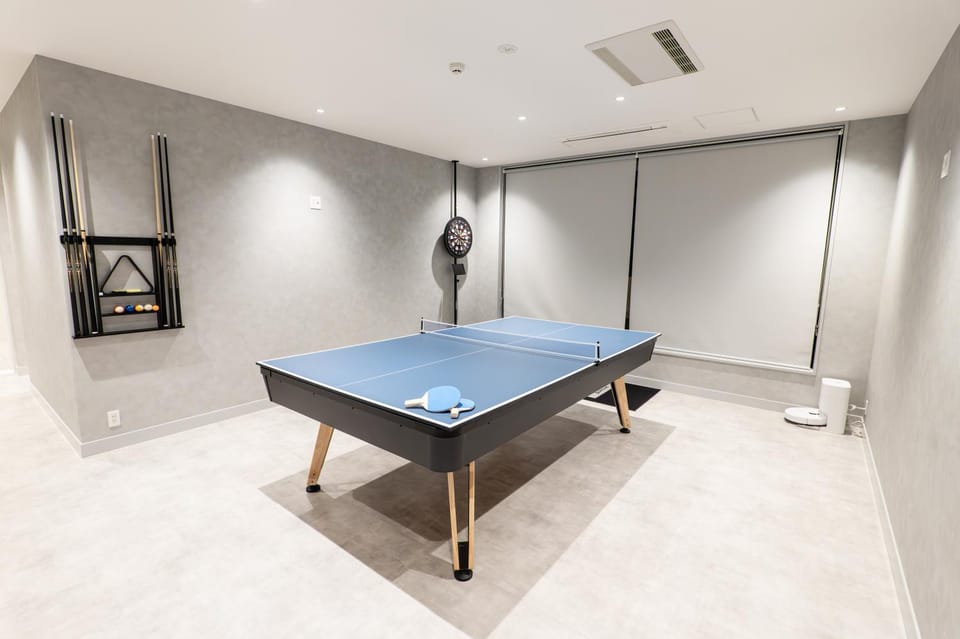 Darts, Game Room, Table tennis