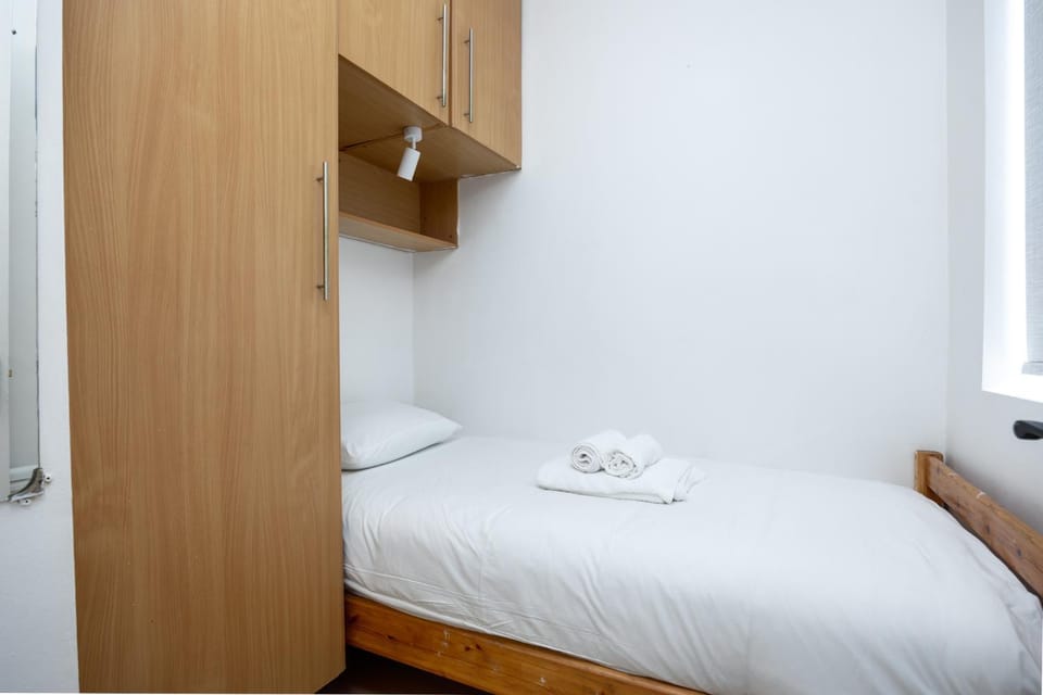 Bed, Bedroom, wardrobe