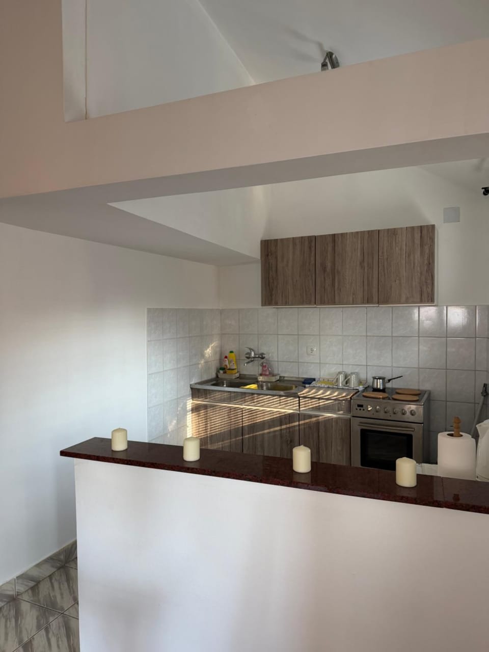 Kitchen or kitchenette, minibar, stove