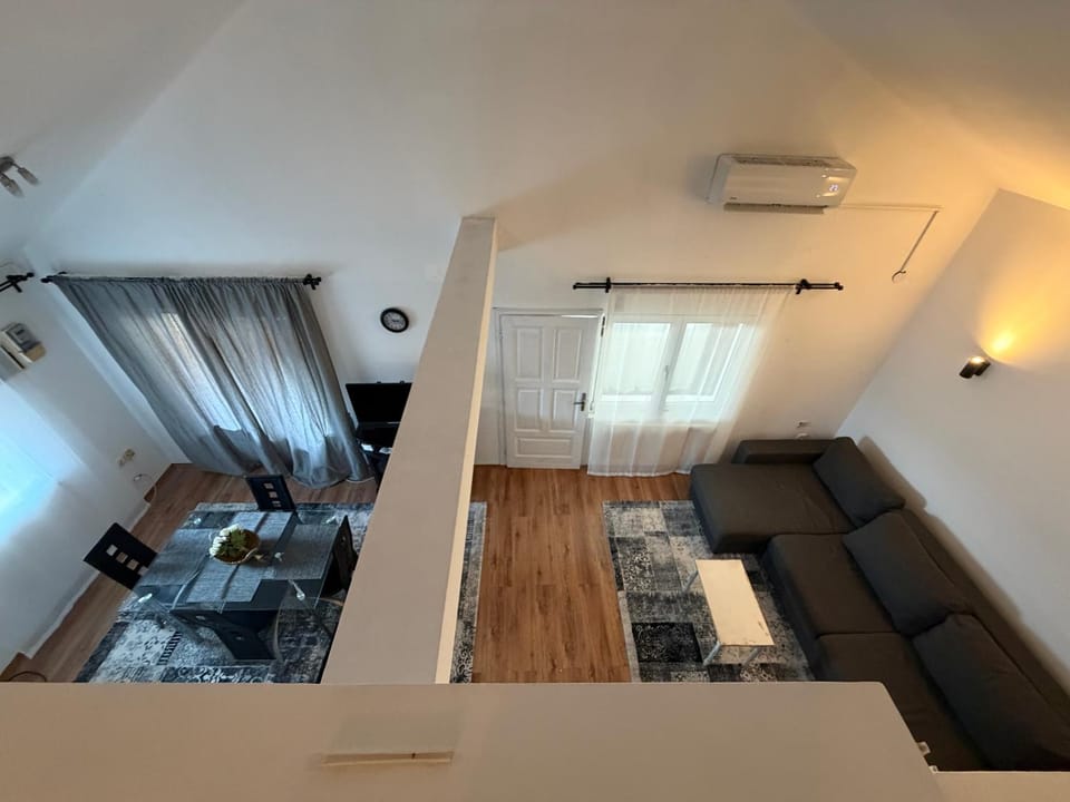 Living room, Photo of the whole room, Seating area