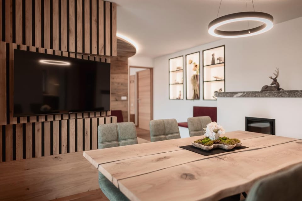 Living room, Dining area