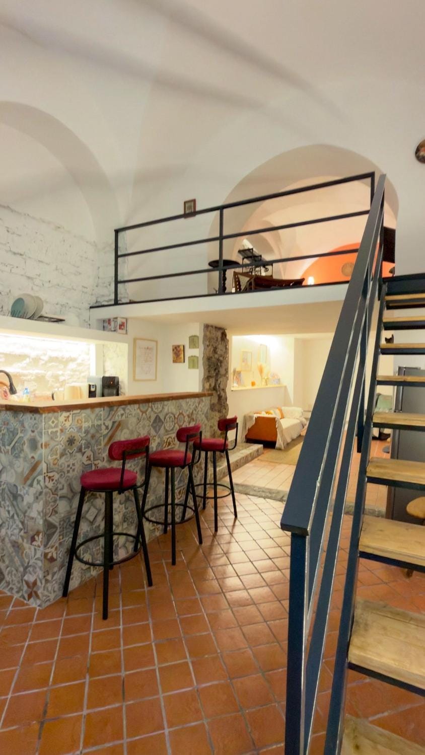 Kitchen or kitchenette, Lounge or bar