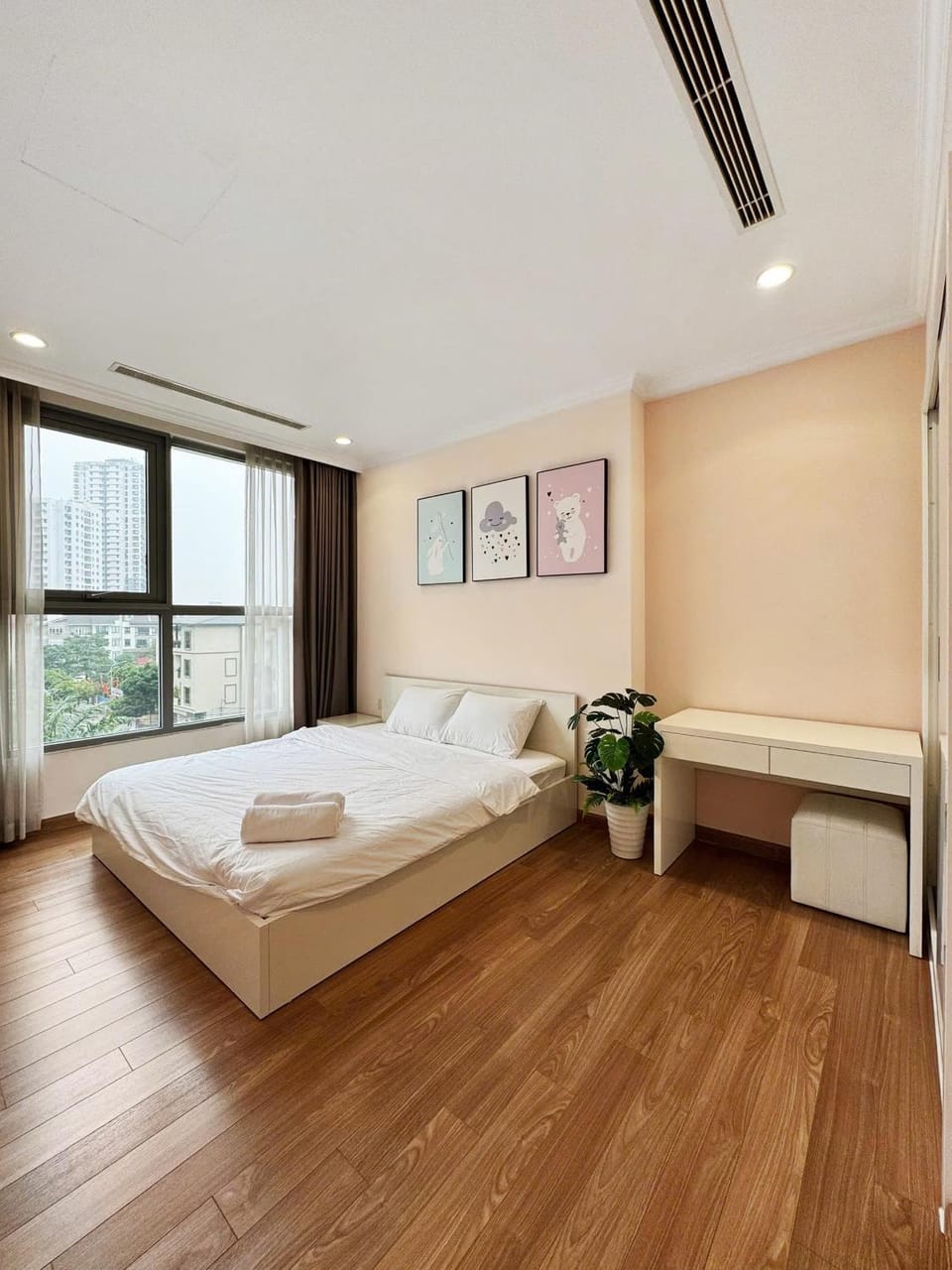 Luxury 3BR Park 12 Times City Apartment in Hanoi