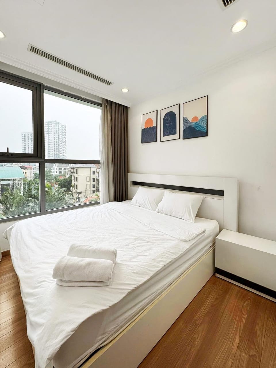 Luxury 3BR Park 12 Times City Apartment in Hanoi