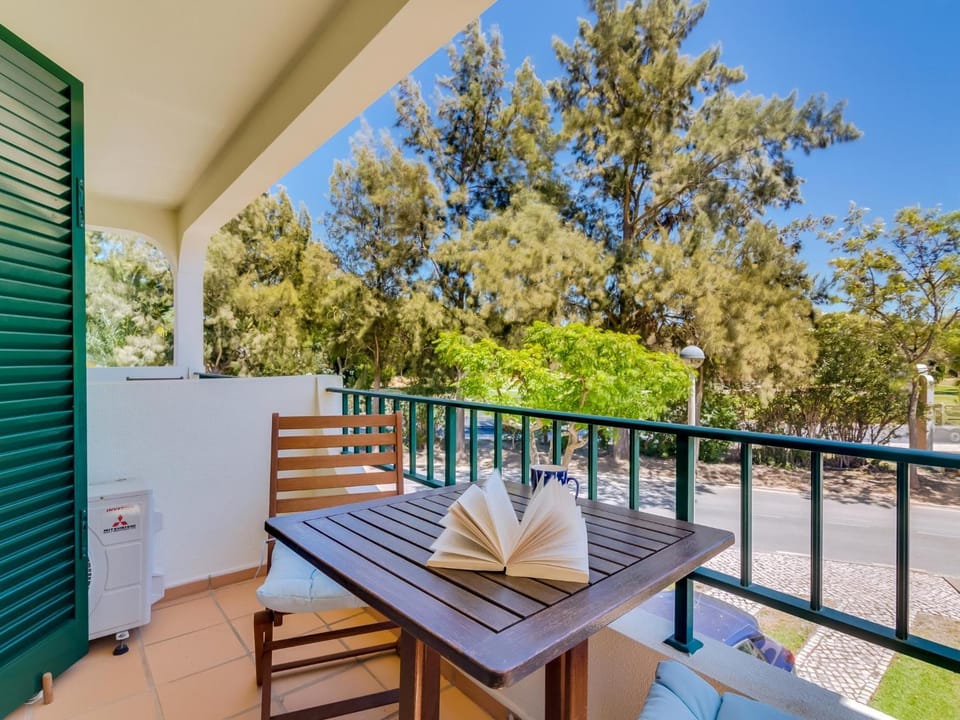 View (from property/room), Balcony/Terrace, Dining area